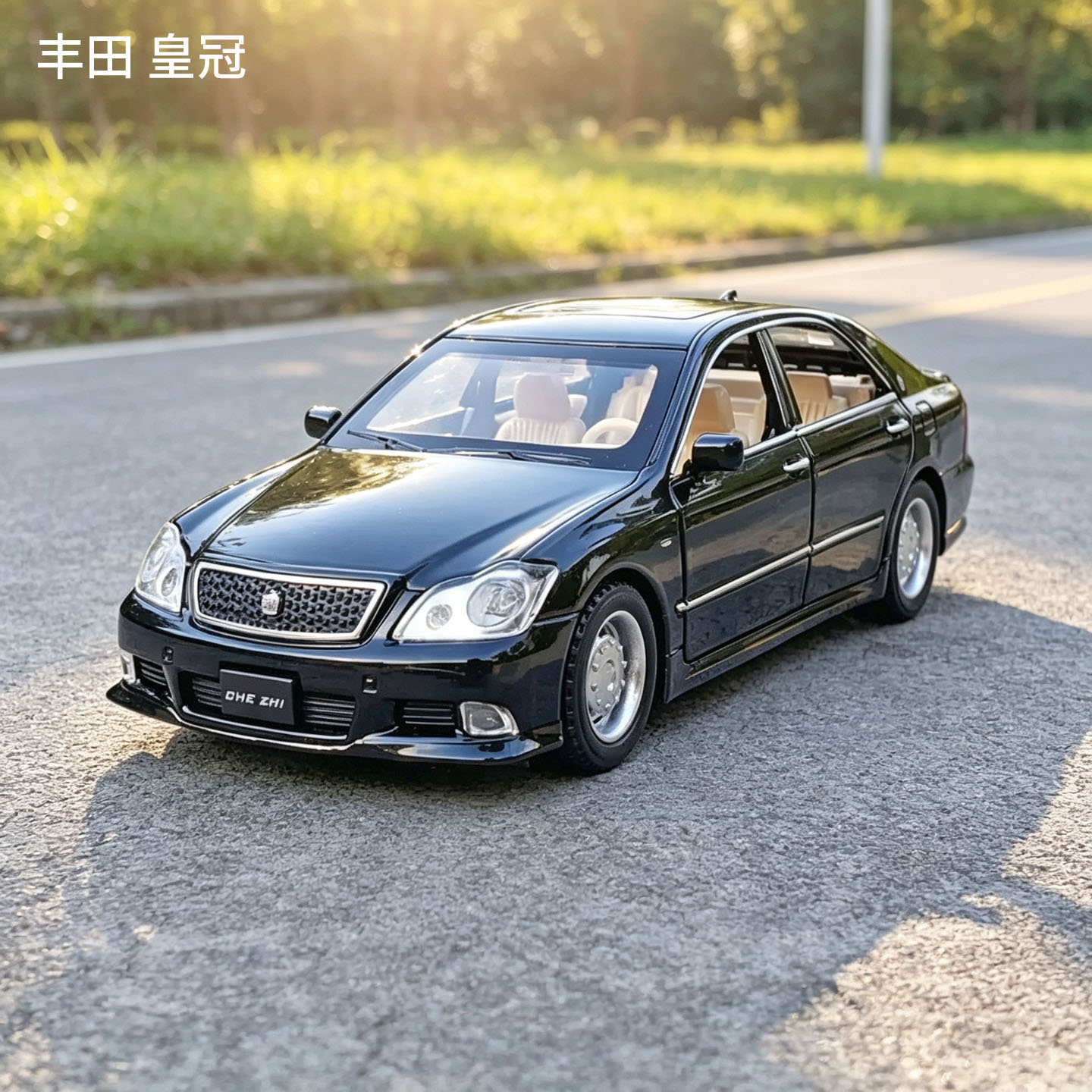 1/32丰田12代皇冠合金汽车模型回力声光仿真金属轿车男孩玩具车