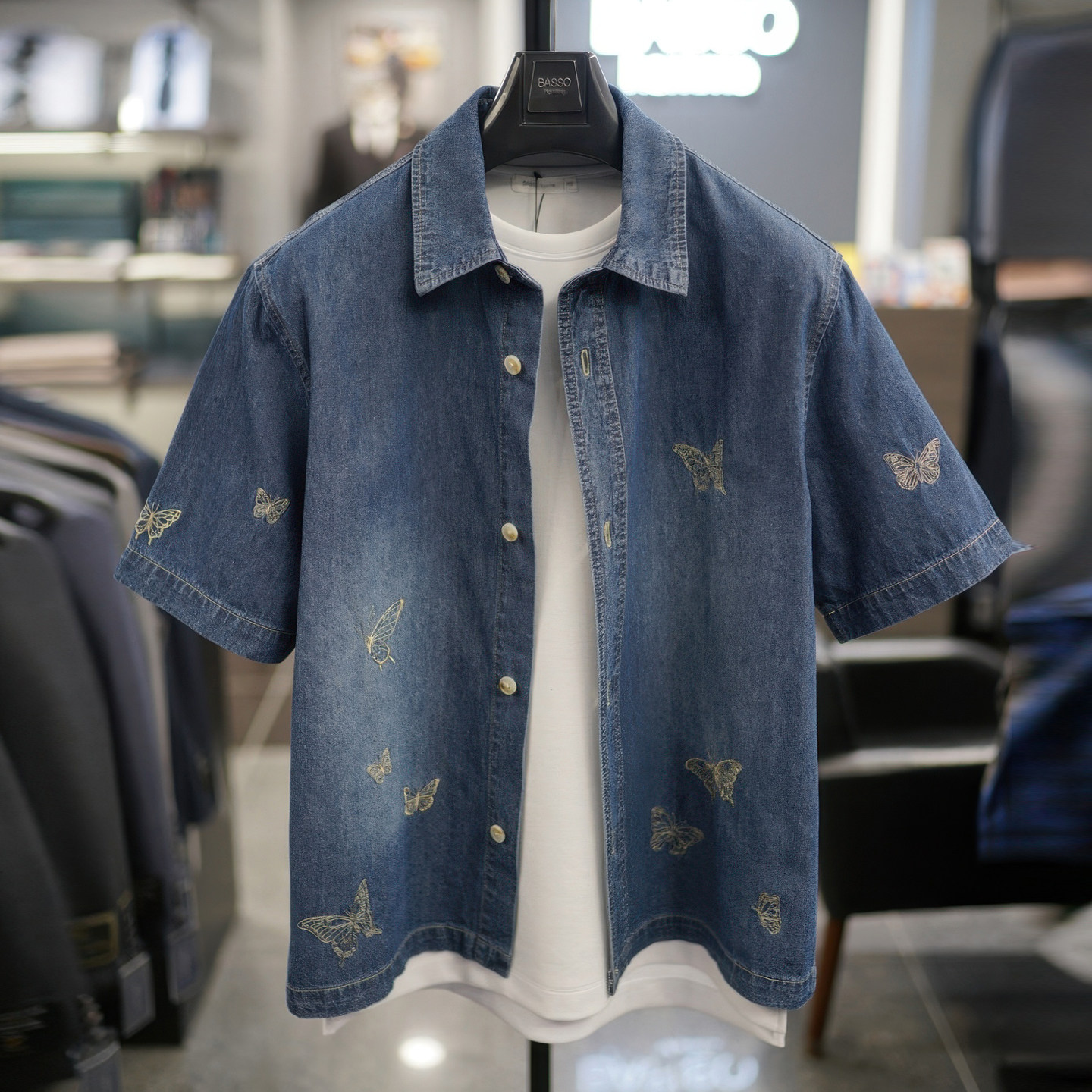 2026夏BASSO青年休闲蝴蝶刺绣印花水洗做旧宽松男士短袖牛仔衬衫