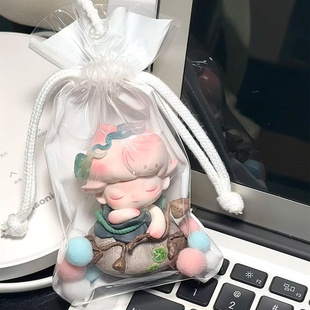 dimoo盲盒手办10cm娃包保护套高透版锦囊遛挂件展示包溜娃防尘包