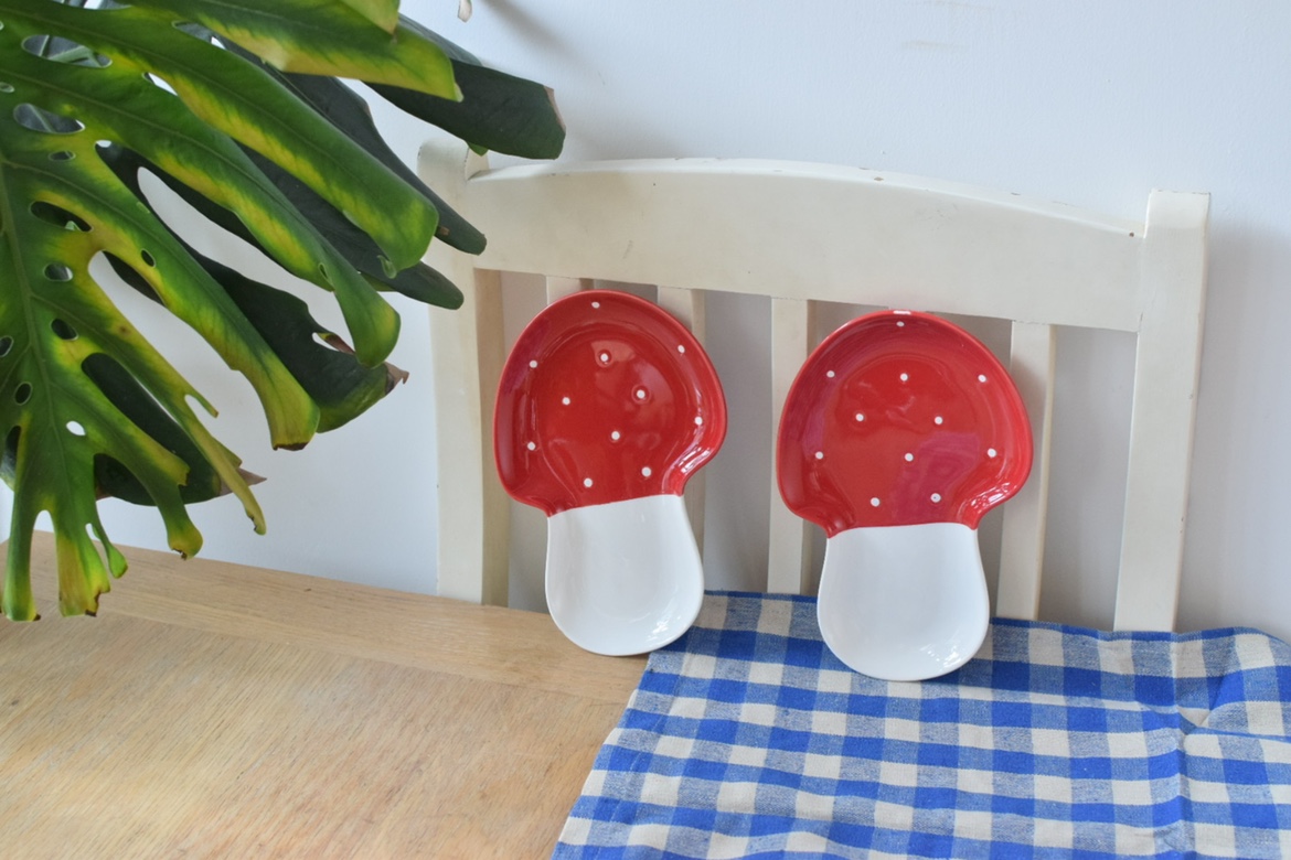 陶瓷釉下彩蘑菇单柄盘