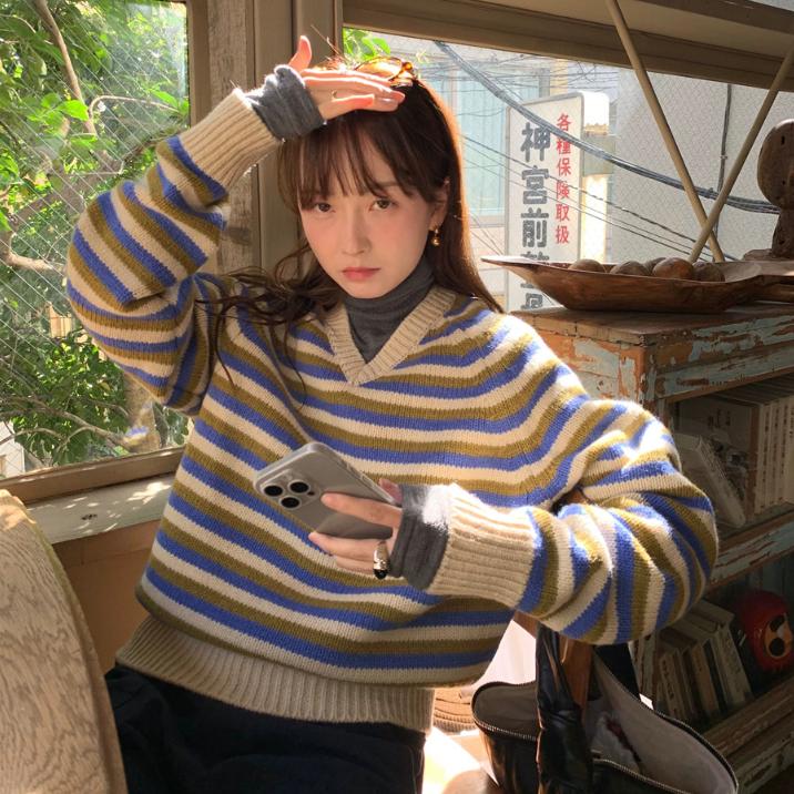 韩国设计师美娜家V领套头三色细条纹羊毛保暖复古高级感针织毛衣