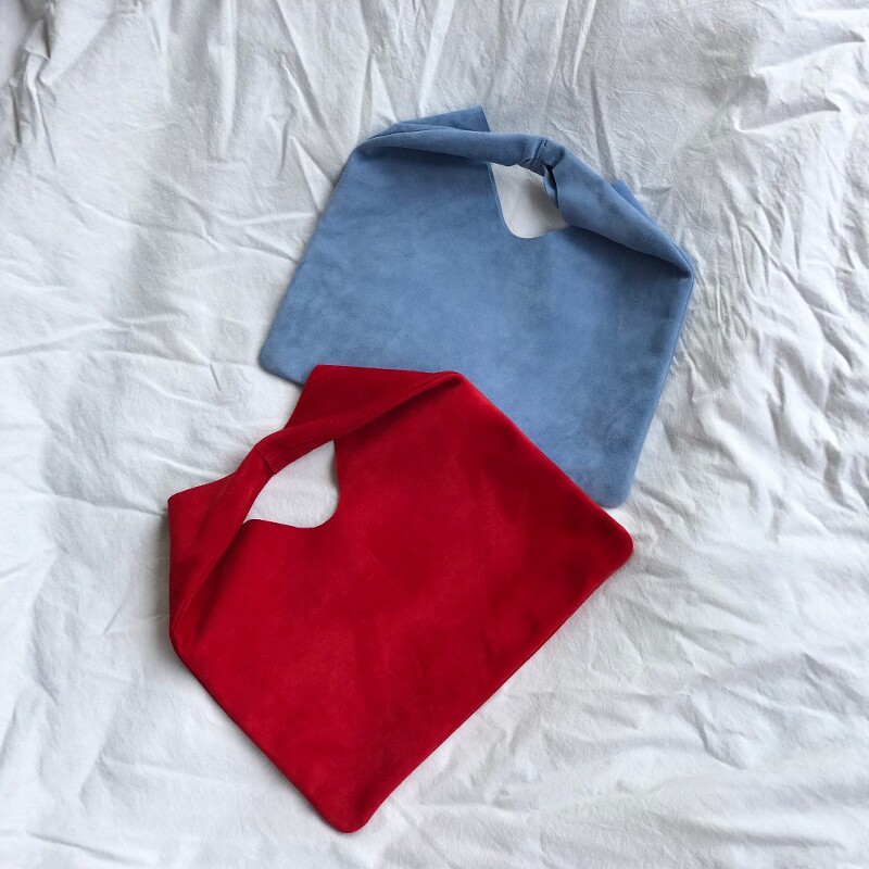 2025春夏绝美结构感绒面小牛麂皮柔软不规则立体三角包迷你手提包