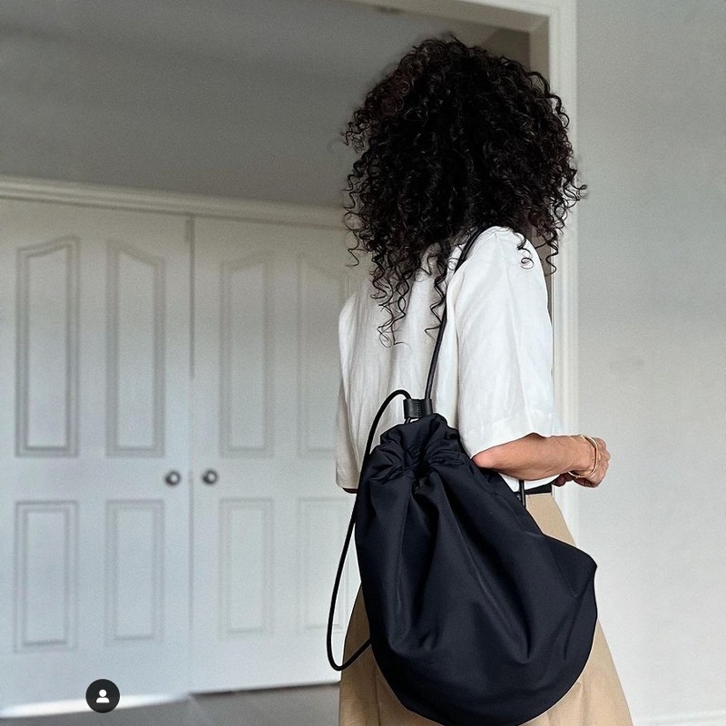 清仓黑色束口袋女简约双肩包轻质防水尼龙运动便携牛皮抽绳水桶包