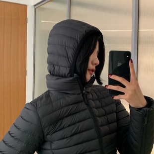 轻盈温暖白鹅绒连帽排骨羽绒服女短款高密轻薄保暖外套黑色轻羽绒