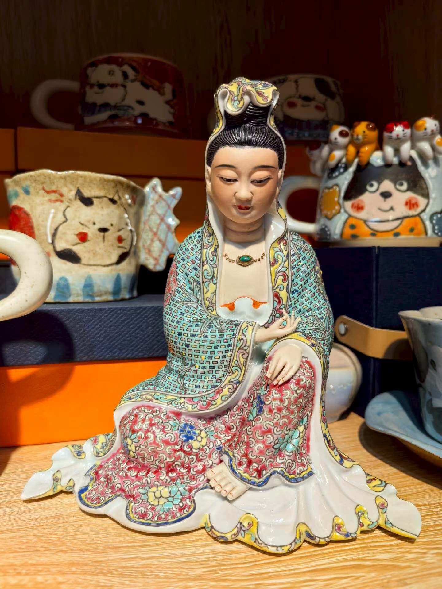 景德镇粉彩绘陶瓷器观音菩萨供奉佛像摆件家用自在坐地观世音18cm