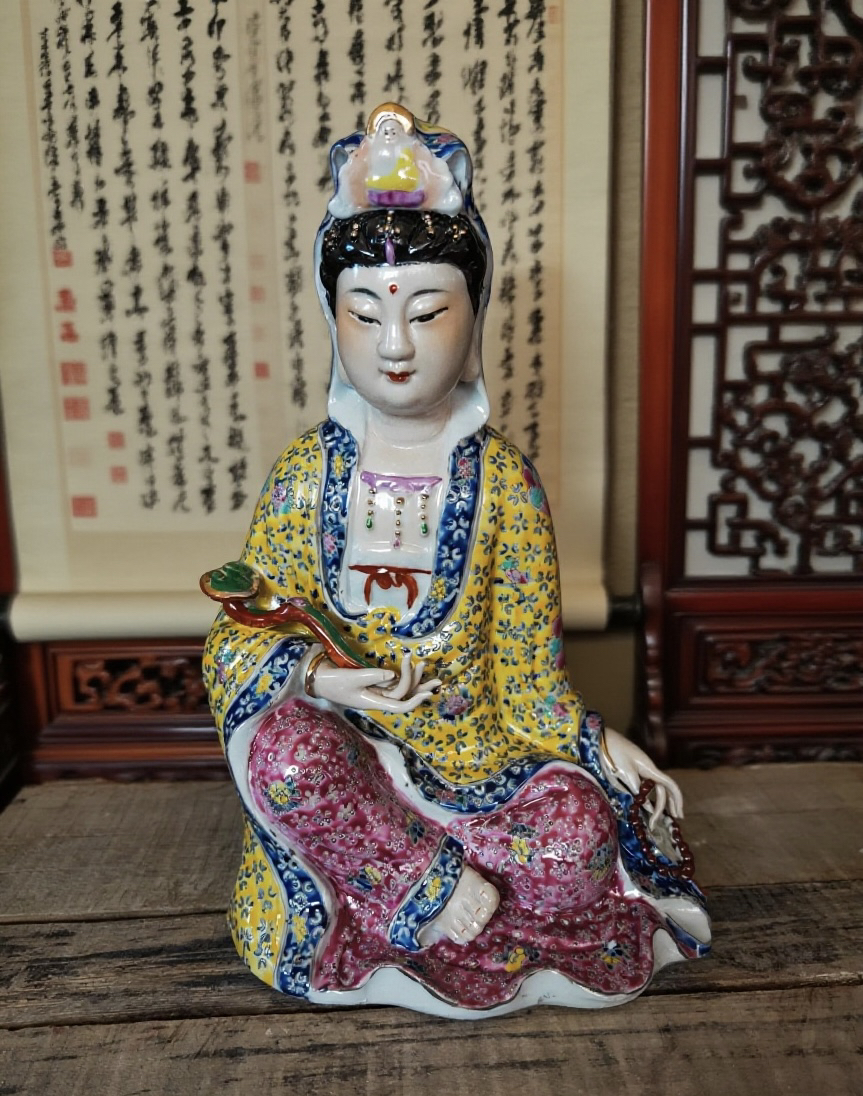 景德镇陶瓷器手工粉彩雕塑观音佛像坐莲观音菩萨摆件家居中式32cm