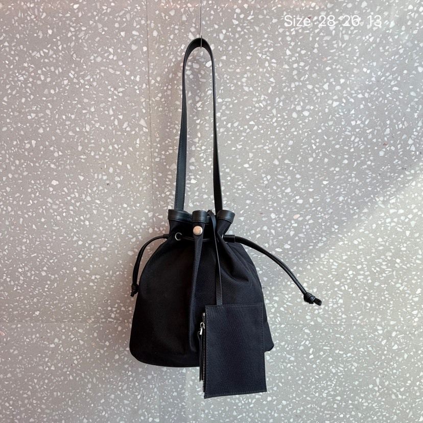 包包女2026新款帆布托特单肩包大容量通勤小众高级感水桶包斜挎包