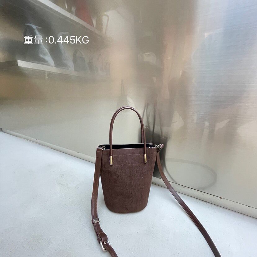 秋冬新品绒面磨砂水桶包包女高级感小众百搭托特单肩腋下斜挎包潮