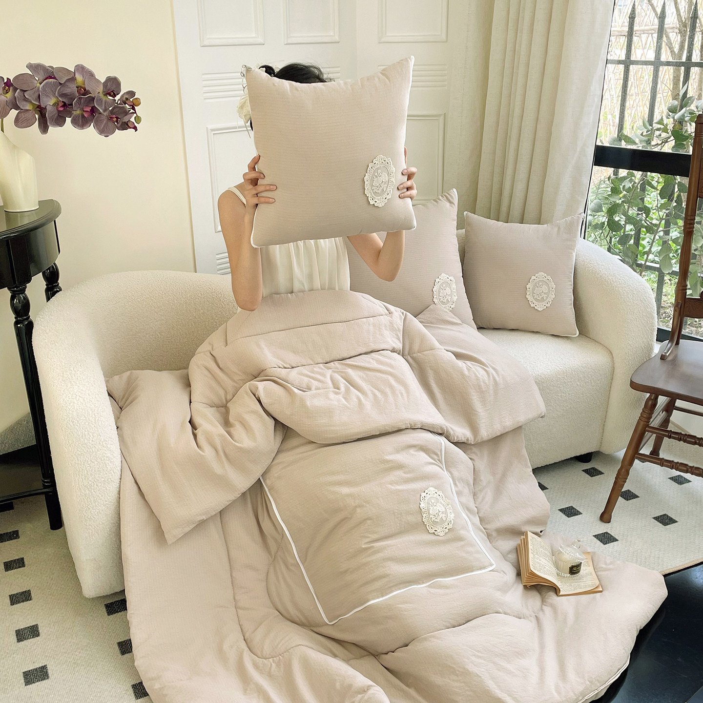 法式抱枕被子两用纯色汽车沙发靠垫简约办公室宿舍午休空调被春夏