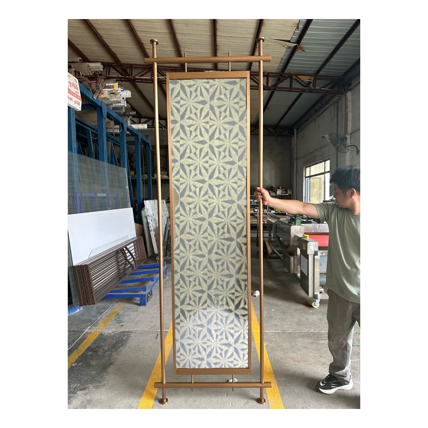 不锈钢夹丝玻璃屏风隔断2025新款高端酒店大堂会所售楼部餐厅客厅