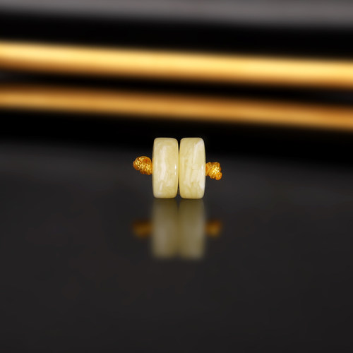 天然俄料蜜蜡直切隔片散珠8.2x3.5mm 2170号 精工极限弧归圆药片