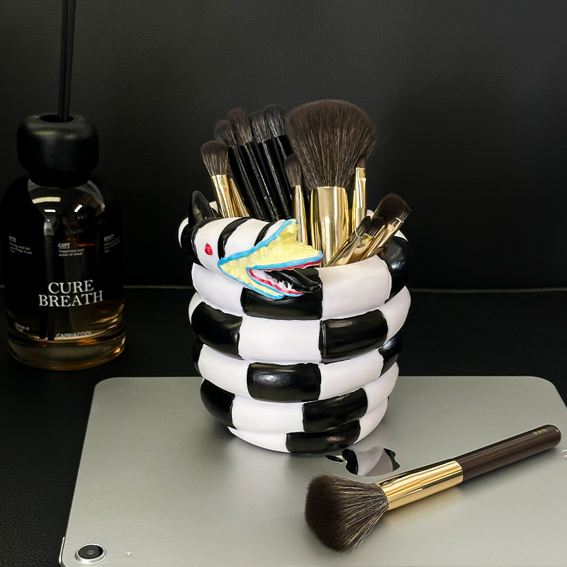 盘旋蛇化妆刷收纳笔筒梳妆收纳筒