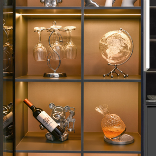 轻奢高档客厅电视酒柜装 饰品摆件暴力熊红酒架玄关餐边玻璃柜家居