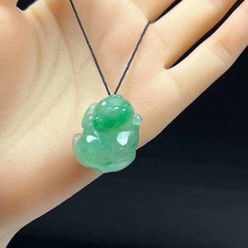 天然玉石精品珠宝高冰飘翠绿色非洲翠玉玉猪吊坠生肖猪毛衣链送礼