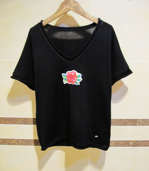 High end foreign trade womens folding V-neck embroidery flower paste cloth black wool thin short sleeve Knitted Top