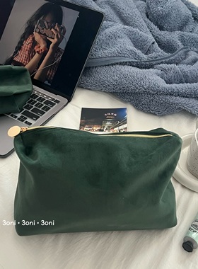 推荐一款大容量的化妆包质感绒布面料墨绿色洗漱包便携旅游收纳包