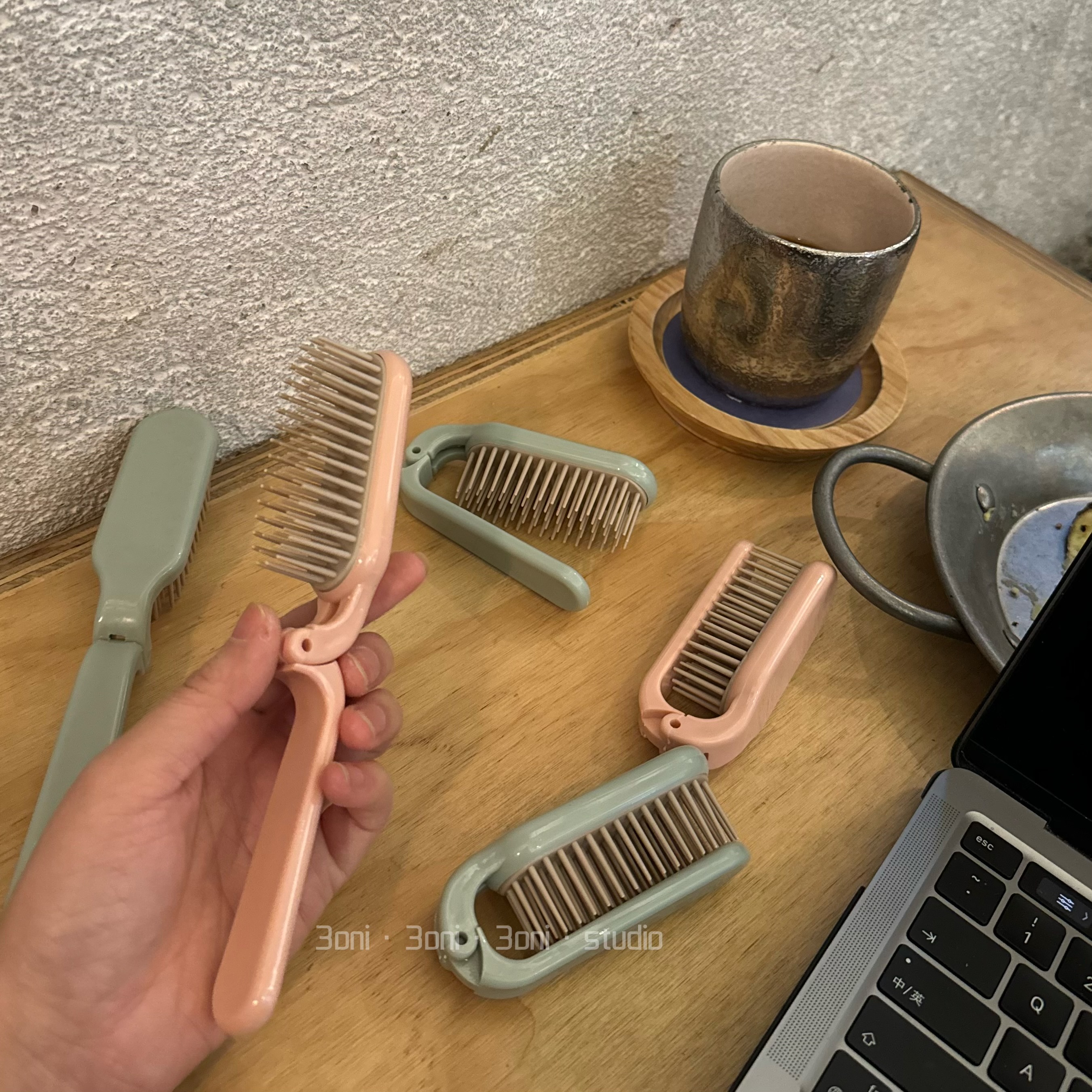 低饱和度粉色系随时便携口袋发梳