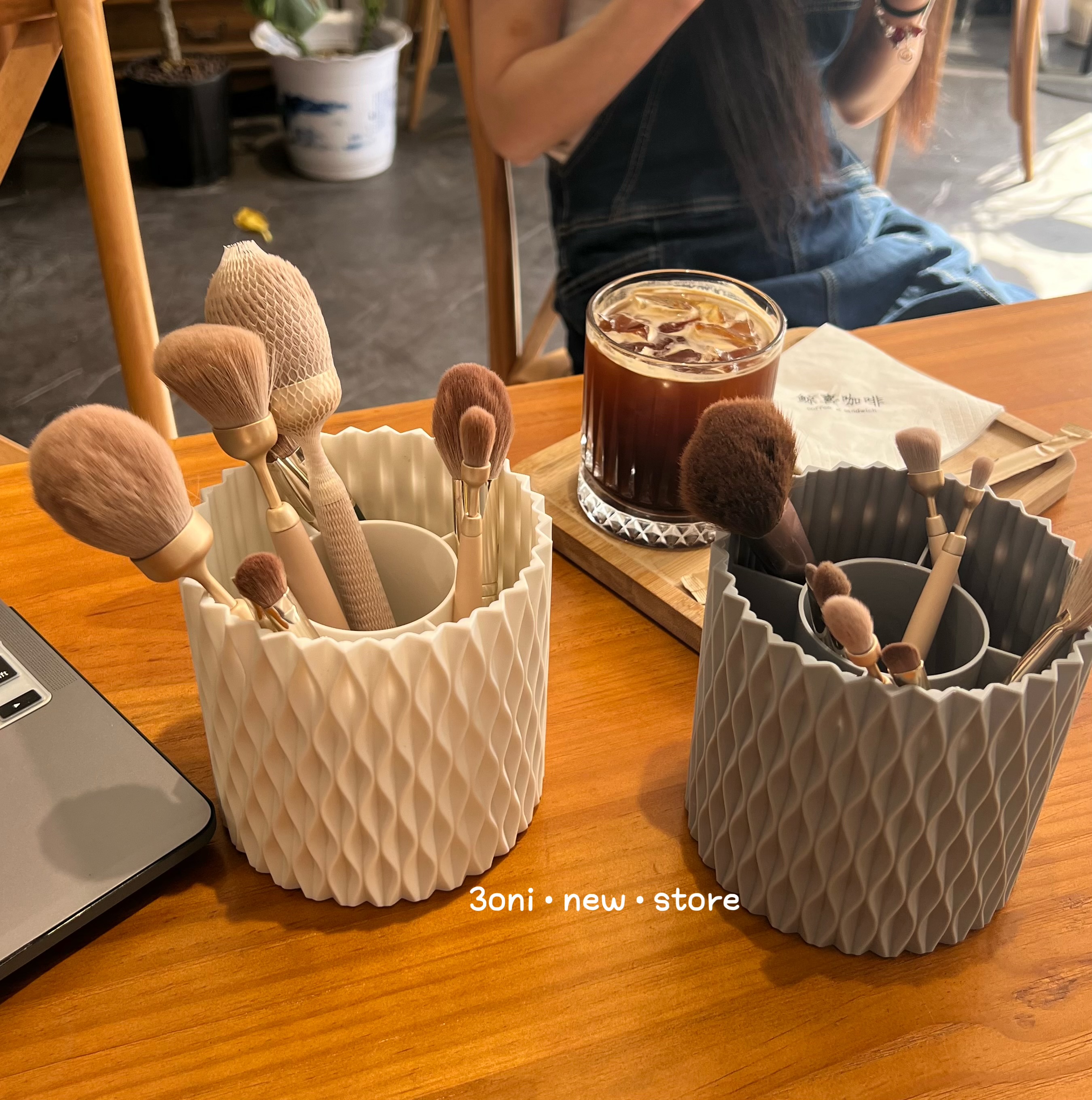 桌面化妆刷/眉笔收纳筒