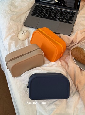 加厚硅胶洗漱包！中小样化妆品防水防尘数据线手拿旅行收纳袋