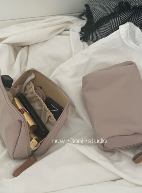 人手一个过夜包！日系冷皮粉色化妆包纯色手拿包尼龙防水补妆洗漱