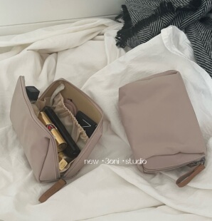 人手一个过夜包!日系冷皮粉色化妆包纯色手拿包尼龙防水补妆洗漱