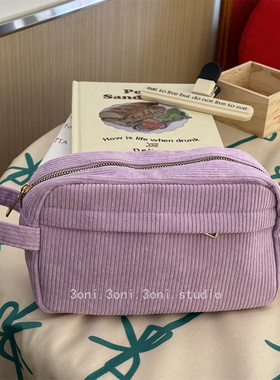 日系本色紫灯芯绒化妆包～很爱的一款便携手提旅行收纳洗漱包～