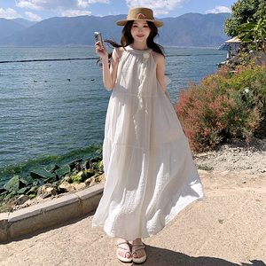 白色露肩挂脖连衣裙女2025夏季新款超仙绝美法式海边度假仙女长裙图片