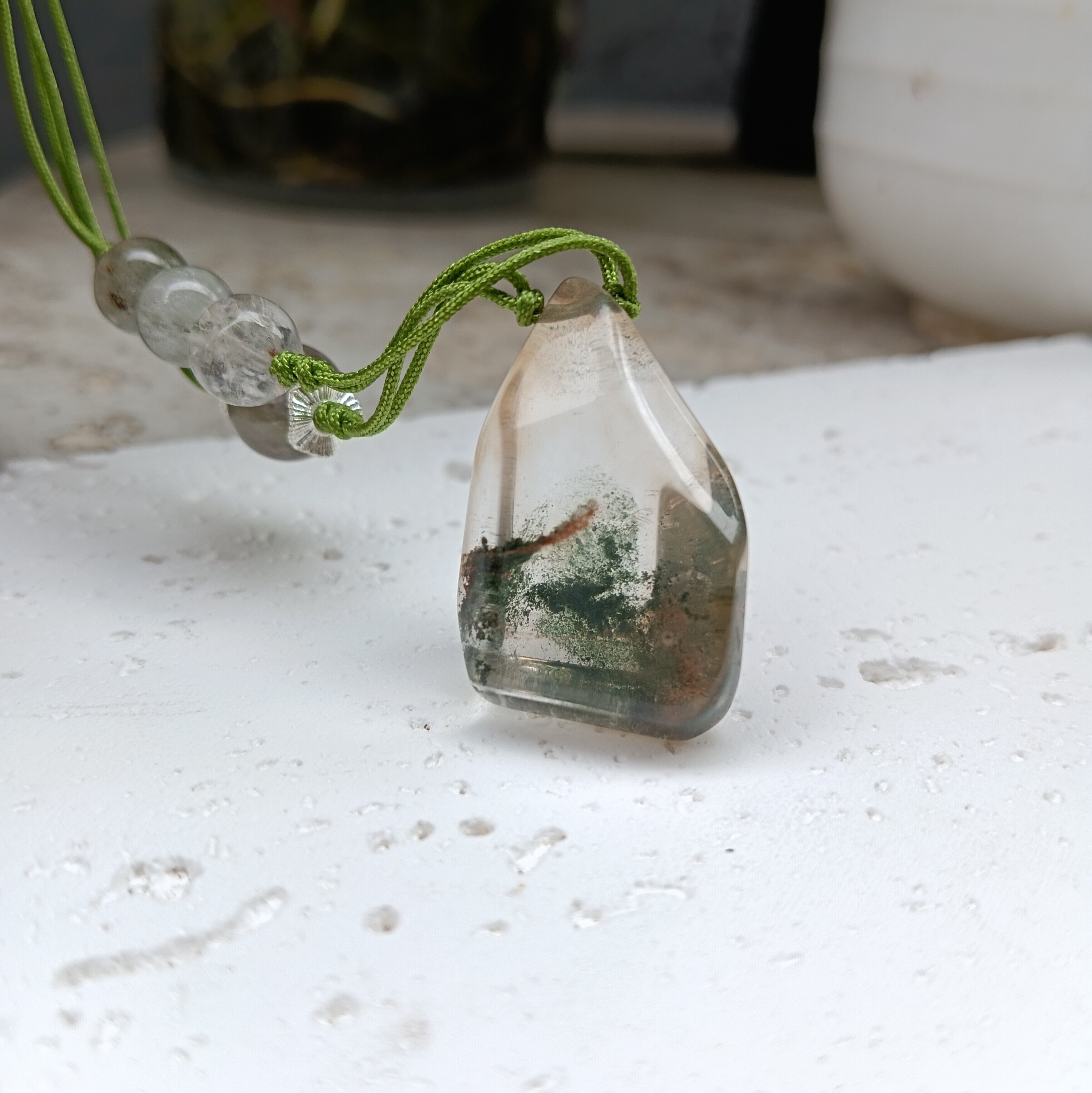 天然绿幽灵水晶吊坠女款锁骨链小众设计轻奢气质颈饰水晶吊坠