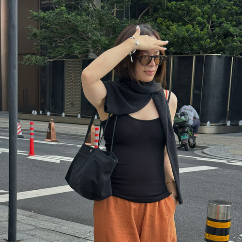 高弹百搭吊带背心打底上衣
