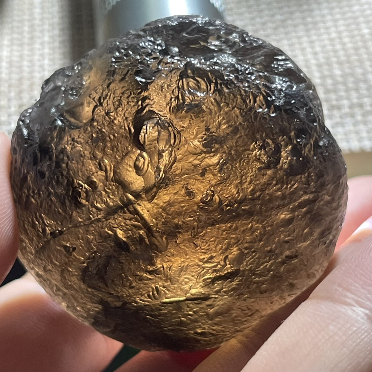 天然印尼天狼星陨石黑透体陨石标本把玩教学用途