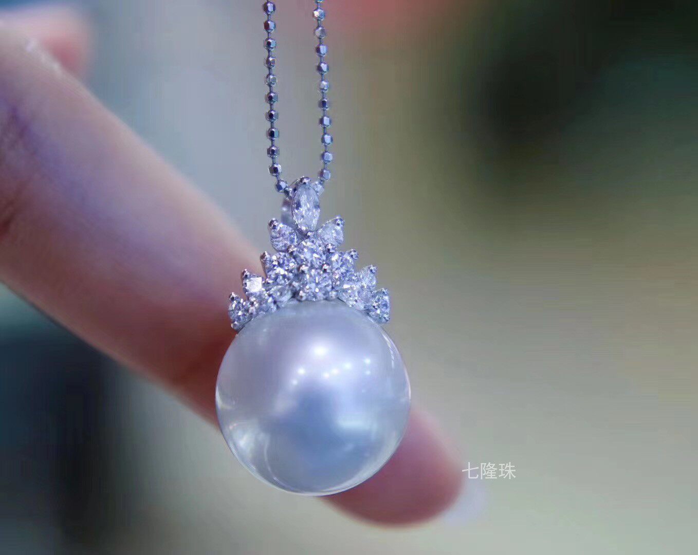冰雪女王澳白钻石吊坠