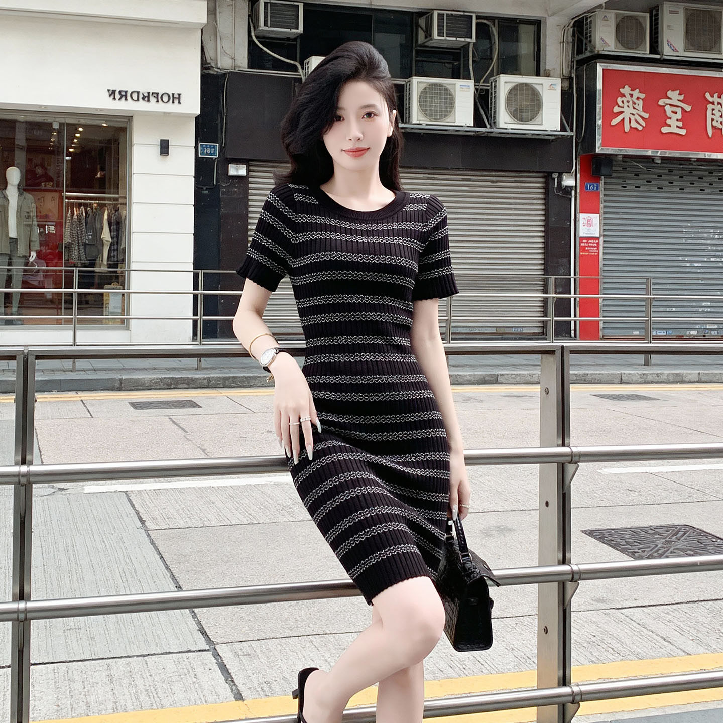 气质名媛小香风条纹冰丝针织连衣裙女修身包臀裙圆领短袖包臀裙子