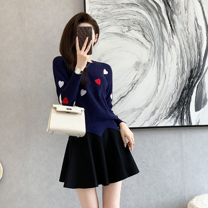 大码女装针织连衣裙两件套女2022秋冬季学院风刺绣桃心毛衣A字裙