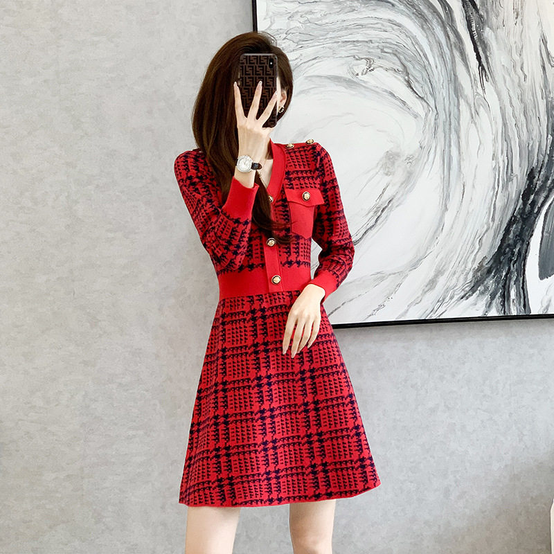 针织连衣裙女2022春季新款小香风千鸟格高腰A字打底红色毛衣裙子