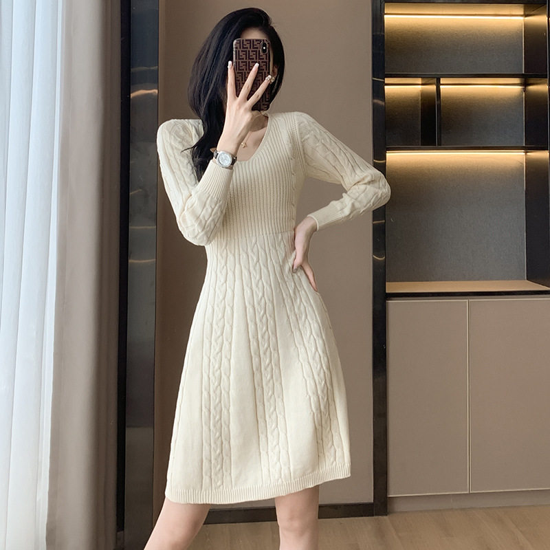 名媛小香风纯色针织打底连衣裙女2022秋冬新款气质独特修身毛衣裙