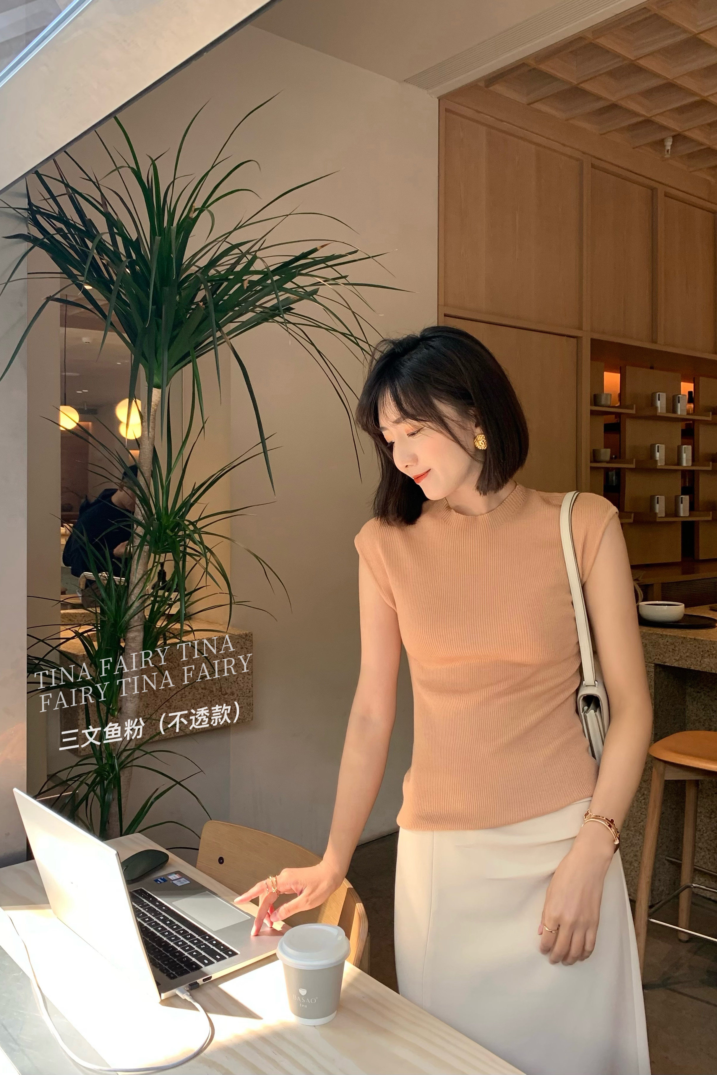 tina/半高领半袖上衣