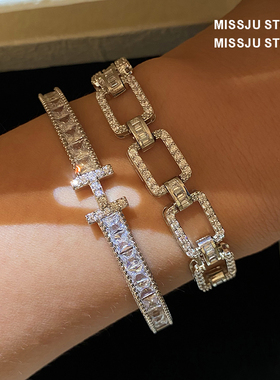 琚小姐字母H镶钻高级感手镯