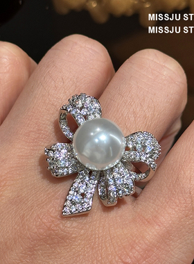 琚小姐丝带蝴蝶结珍珠戒指