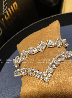 满钻V字手镯水滴方形锆石手饰百搭叠戴婚礼奢华配饰开口手镯女