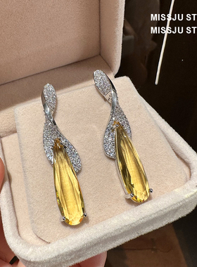 琚小姐弯曲叶子黄水晶耳环