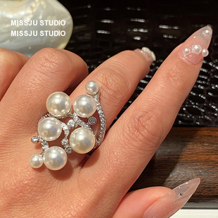 法式珍珠夹心戒指复古设计感银色指环宽版珍珠食指戒女轻奢感前卫