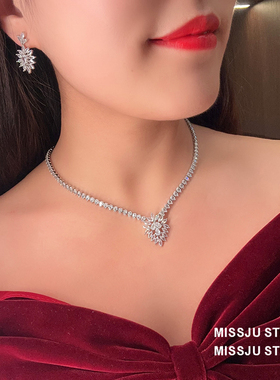 琚小姐水滴镶钻奢华项链耳环