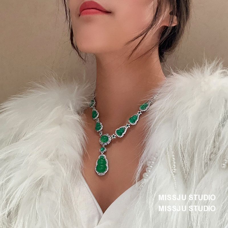 琚小姐绿玉髓葫芦吊坠锁骨项链