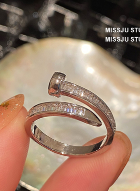 琚小姐女铜材质窄版钉子戒指