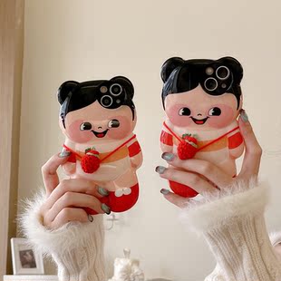 立体卡通可爱草莓背包女孩适用苹果15pro手机壳iphone14promax新款12中国风13新年14pm保护套个性笑脸女孩