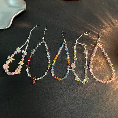 草莓水晶挂链ins小众潮流女手腕挂绳短挂件手工串珠挂绳