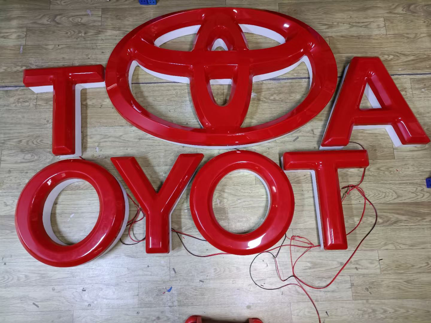 吸塑汽车logo宝马发光车标斯巴鲁车标制作电镀发光车标亚克力镀铬