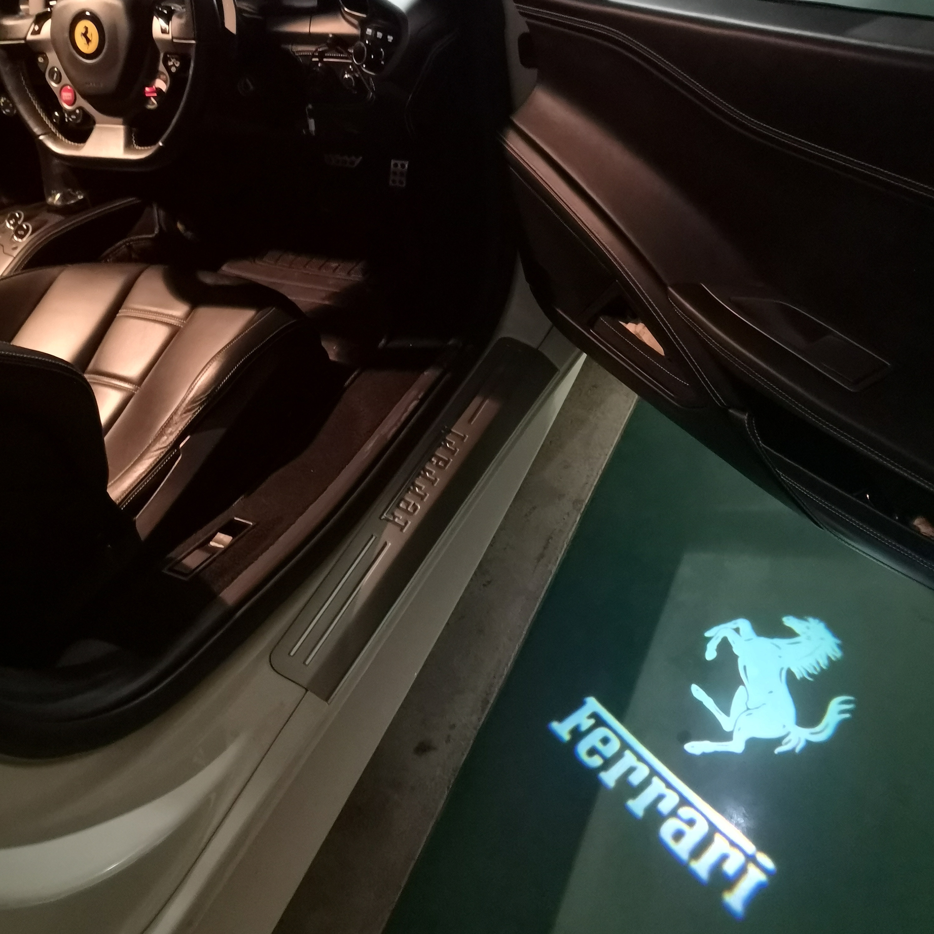 适用于法拉利f12加州车门迎宾灯