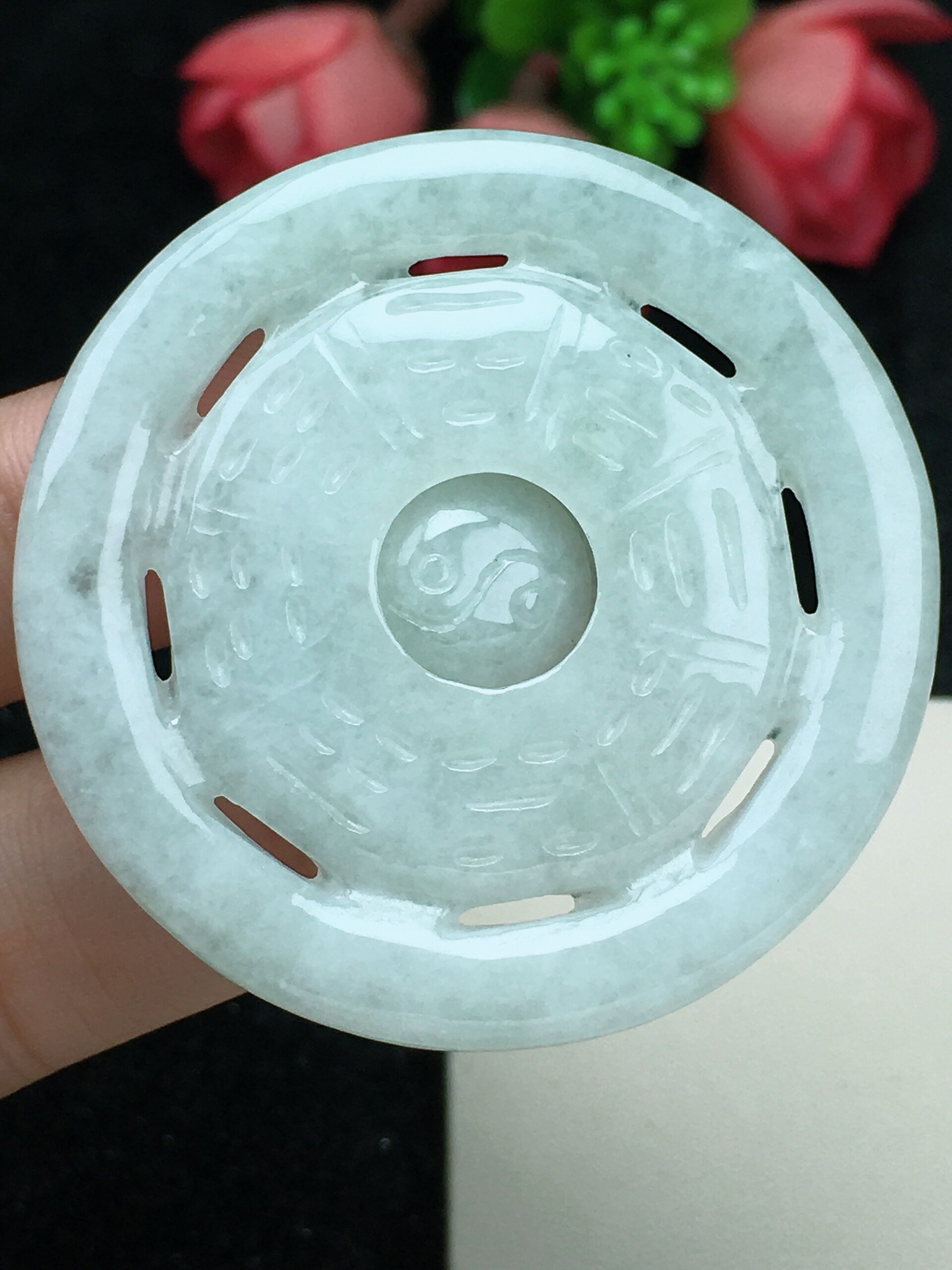 天然缅甸翡翠A货 八卦 吊坠 手工雕刻 无纹无裂 一手货源 包A