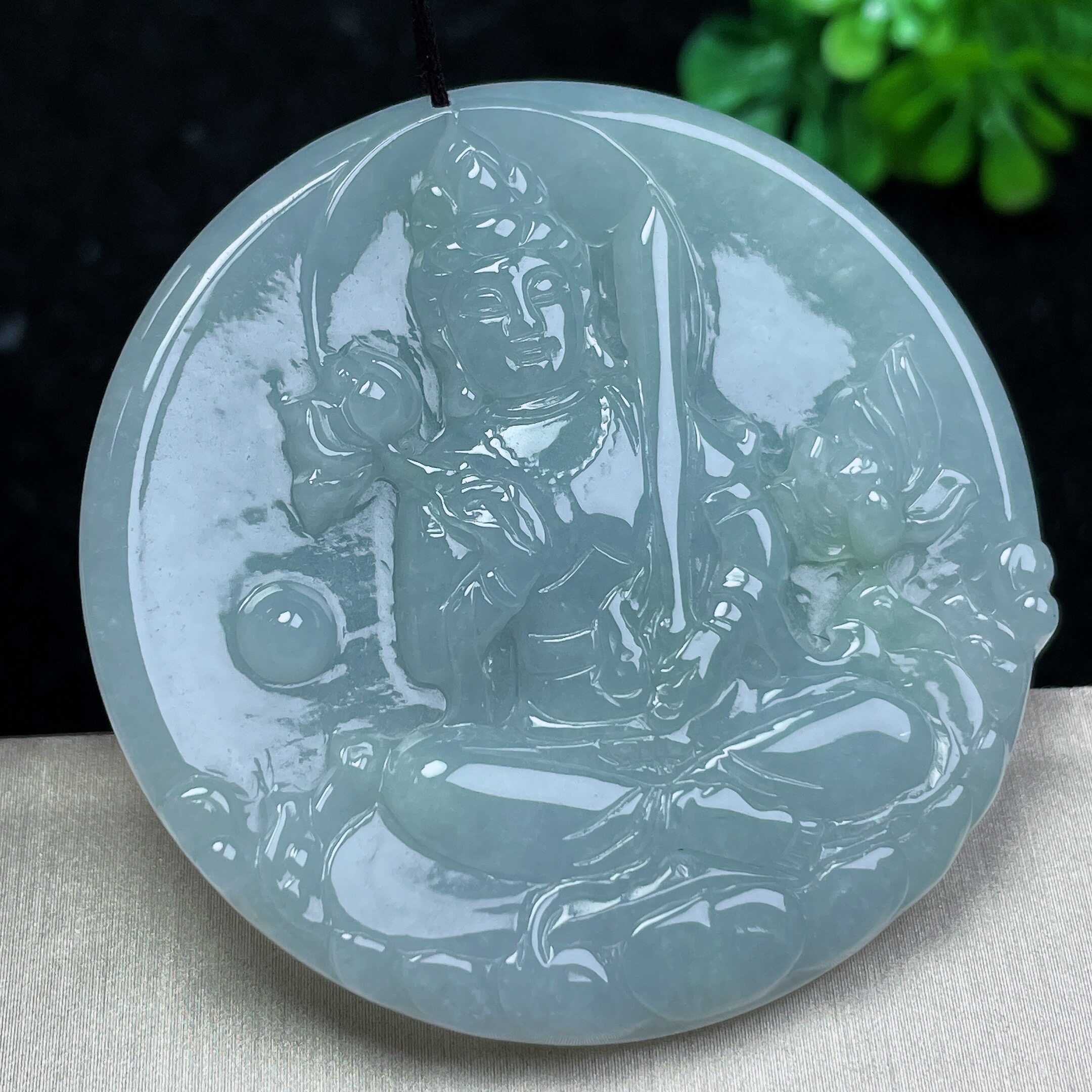 虚空藏菩萨天然翡翠玉牌吊坠飘绿冰种菩萨挂件大师孤品